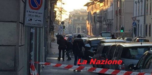Bomba a Firenze davanti a una libreria di Casapound article-post