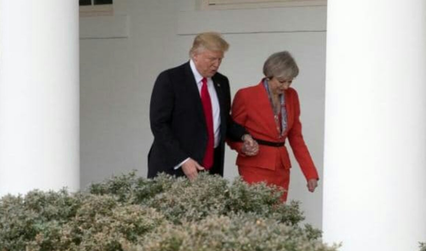 Ma davvero Donald Trump ha paura di fare le scale? article-post