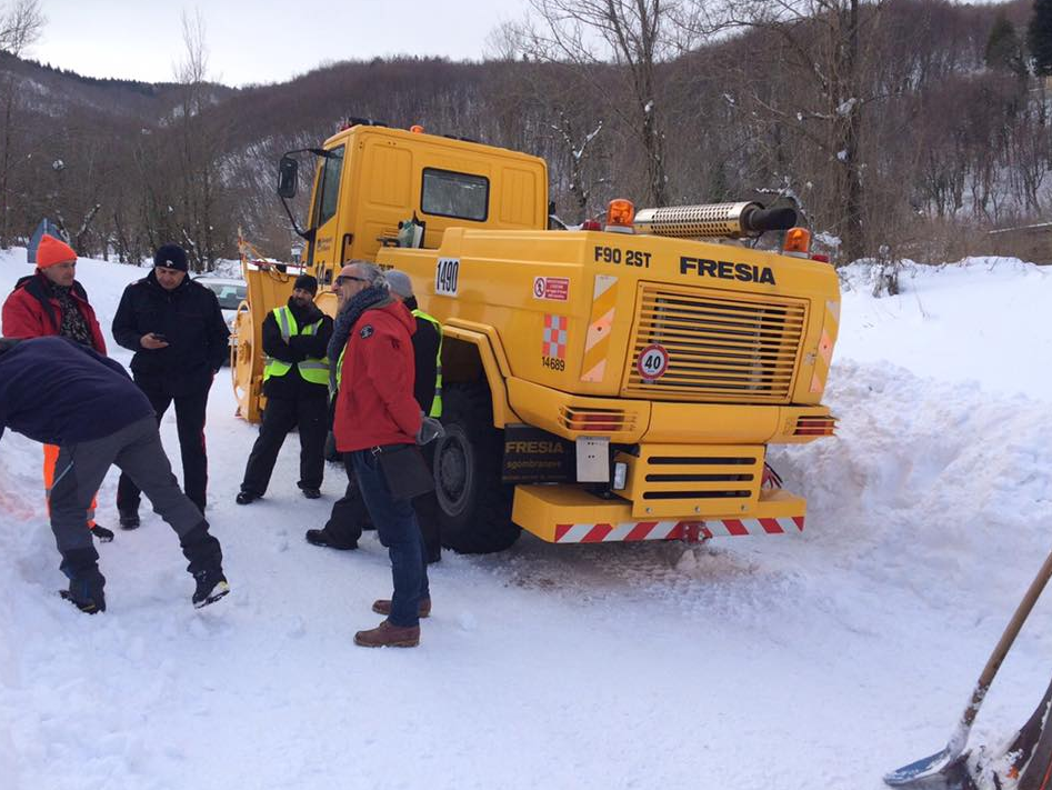 turbina ussita ferma catene neve protezione civile terremoto soccorsi 