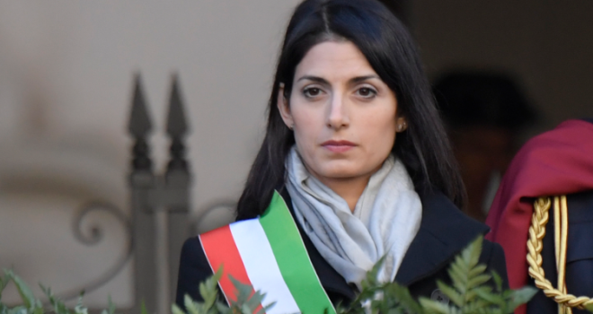 Virginia Raggi, l'indagine per abuso e falso e l'ipotesi patteggiamento article-post