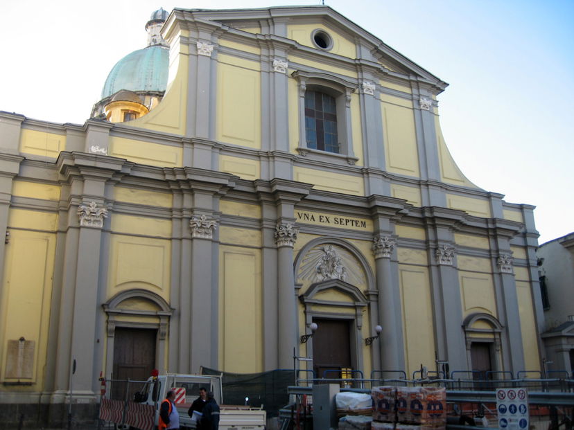 La storia degli incontri gay di un parroco di Napoli article-post