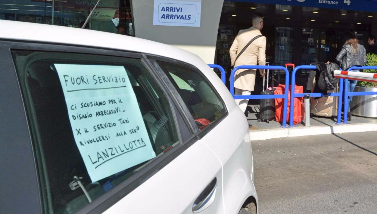 tassisti sciopero taxi licenze delrio milleproroghe m5s - 5