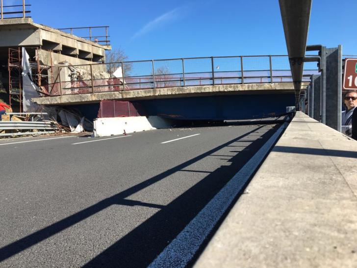 Il ponte crollato sull'autostrada A14 a Ancona article-post