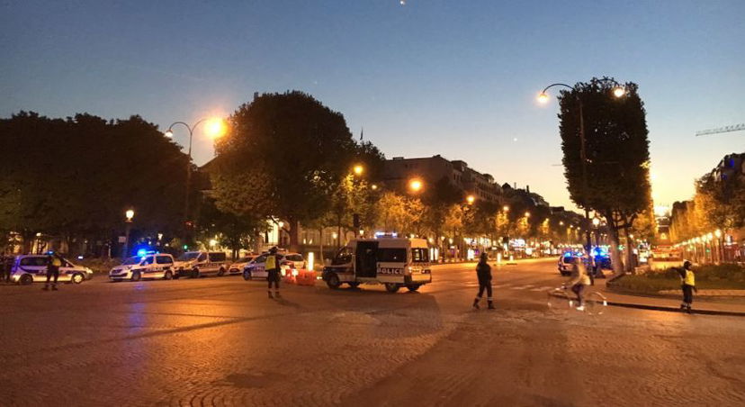 L'attacco terroristico agli Champs-Elysées di Parigi article-post