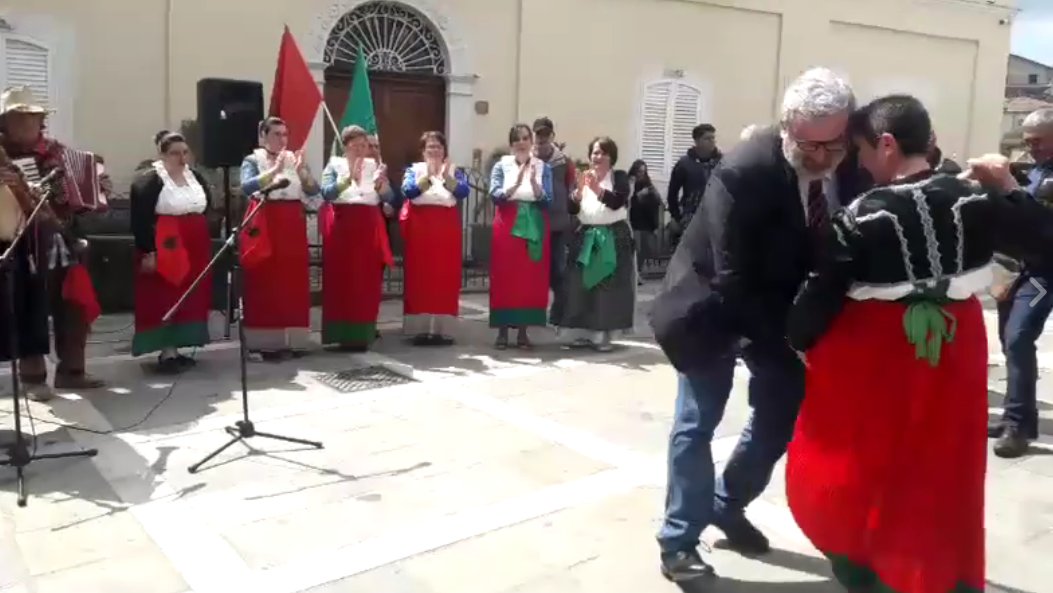 Michele Emiliano in ospedale per una tarantella traditrice article-post