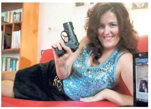 Patrizia Cadau: la grillina con la pistola article-post