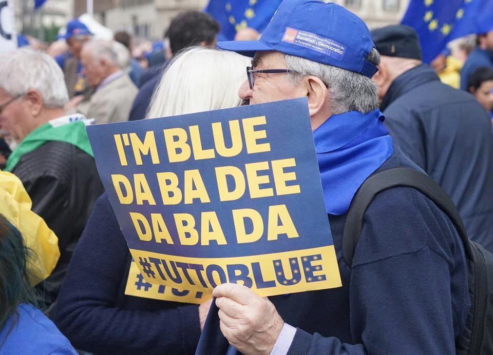 La storia dei #tuttoblUE alla manifestazione del 25 aprile article-post