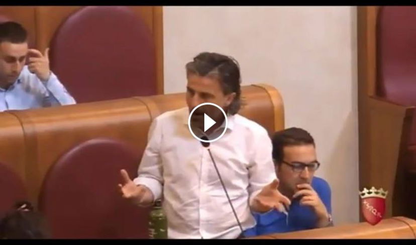 Così il M5S ha copiato il regolamento per il gioco d'azzardo di Genova per Roma article-post