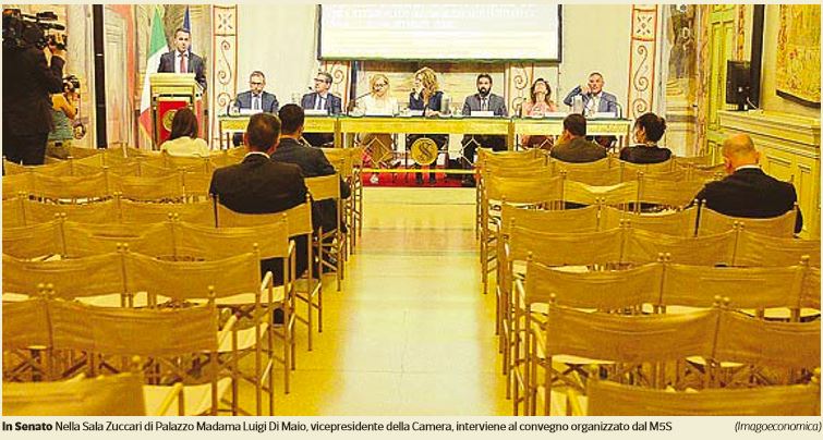 Le sedie vuote al convegno di Luigi Di Maio article-post