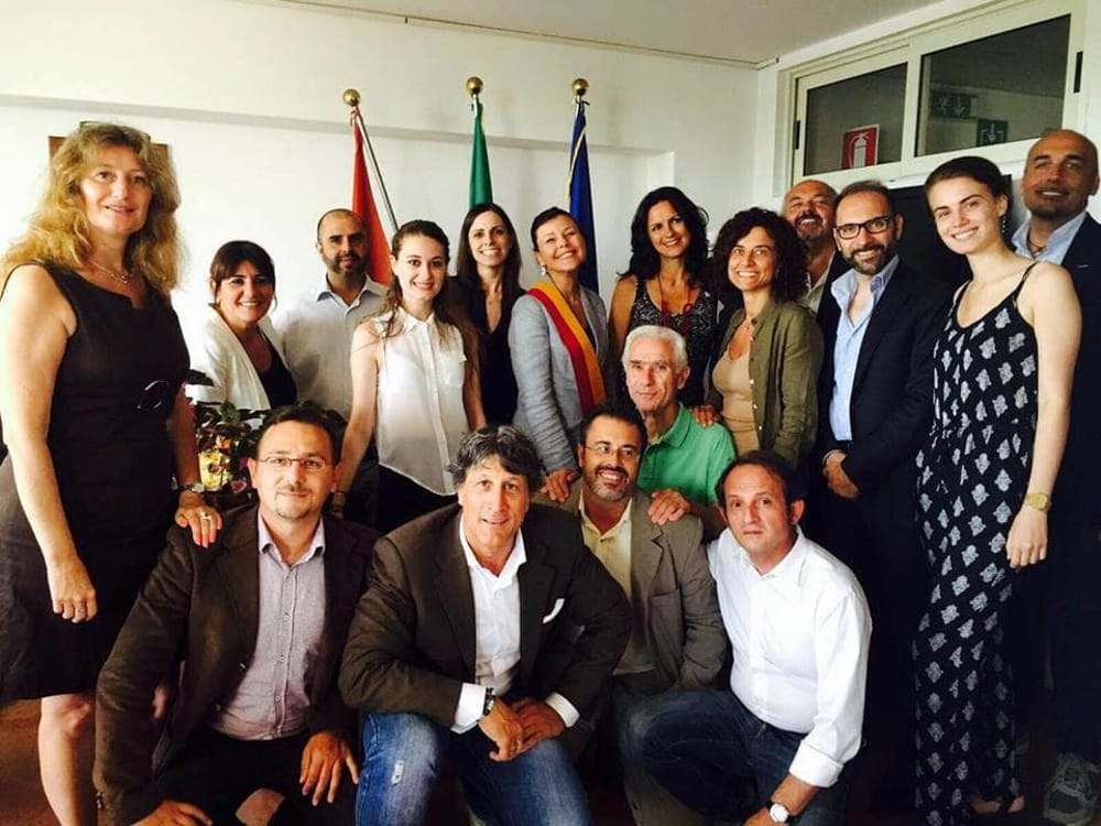 Il poco lavoro e i grossi stipendi dei municipi grillini a Roma article-post