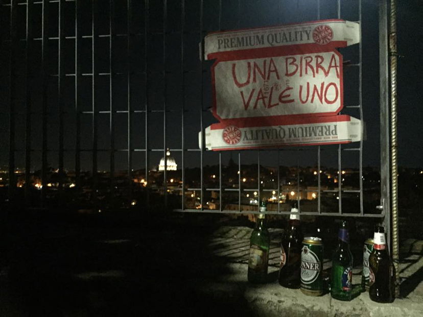 «Una birra vale uno»: l'evento "Spaccarsi sotto casa di Virginia Raggi" è riuscito article-post