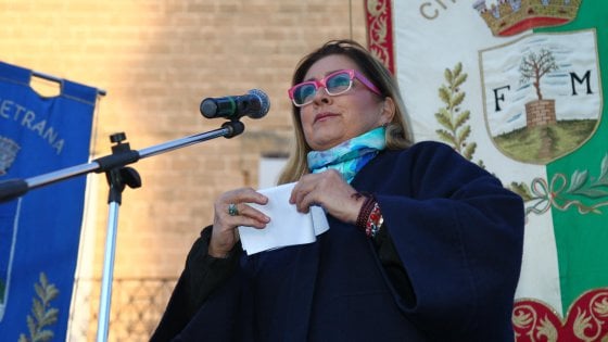 Romina Power scrive a Michele Emiliano per il depuratore article-post