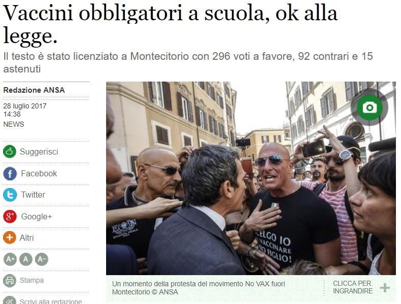 Chi è il tizio della foto delle proteste no-vax a Montecitorio article-post