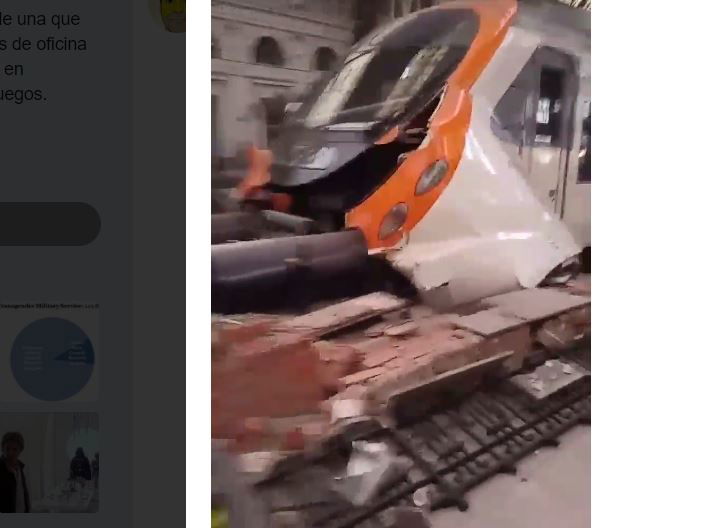 Il treno che urta contro una banchina a Barcellona (video) article-post