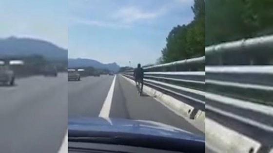 uomo bici autostrada torino-bardonecchia