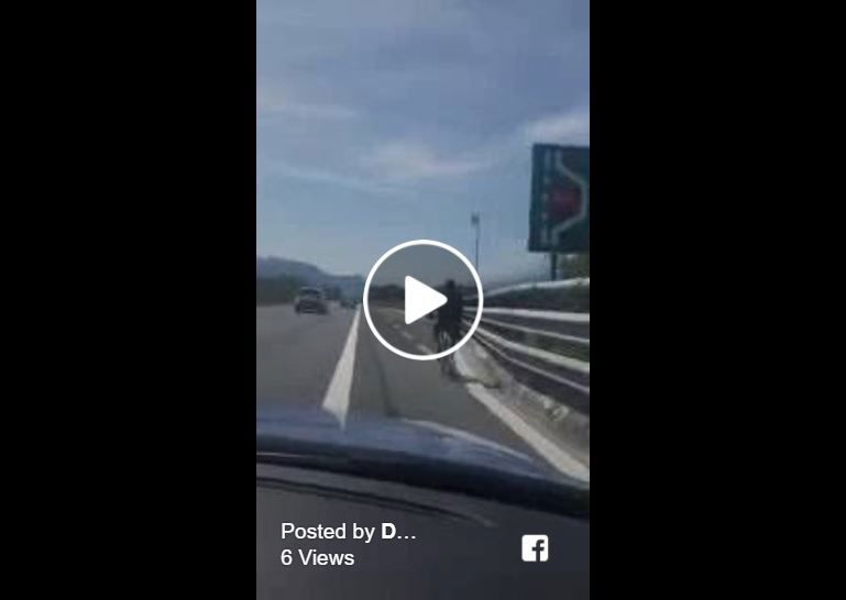 Il video del poliziotto che se la prende con la Boldrini per l'uomo in bici sull'autostrada article-post