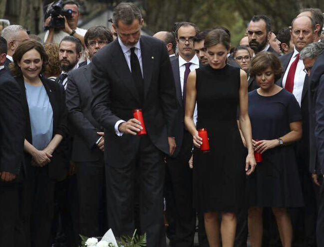 Quelli indignati perché Ada Colau non piange alla commemorazione per le vittime di Barcellona article-post