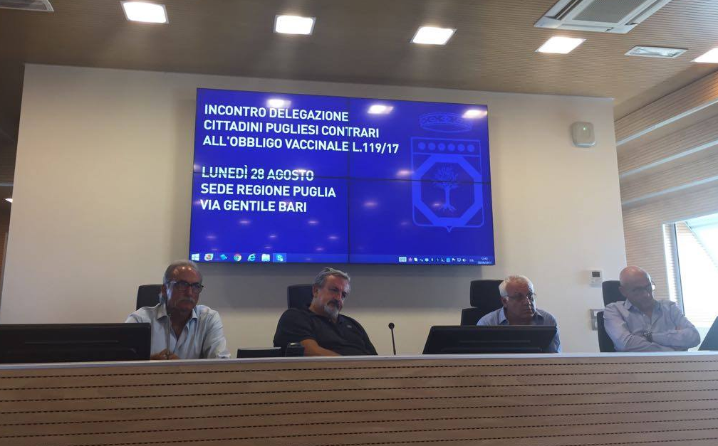 La coppia indagata per i certificati falsi per la vaccinazione della figlia article-post