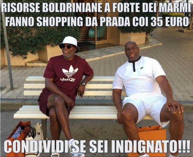 La foto delle due "risorse boldriniane" che bivaccano sulle panchine (è uno scherzo) article-post