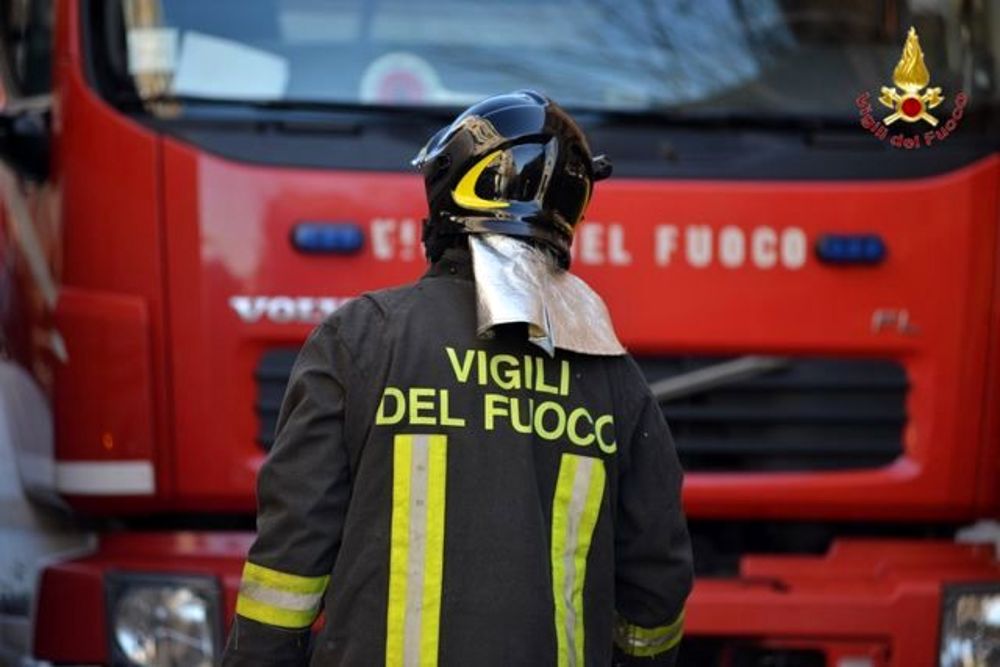 Era vaccinato l’insegnante che a Rende si è dato fuoco davanti alla Caserma dei Carabinieri article-post