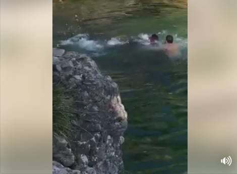 Il video del ragazzo che rischia di annegare ad Arsiero (e i commenti di chi sperava che morisse…) article-post