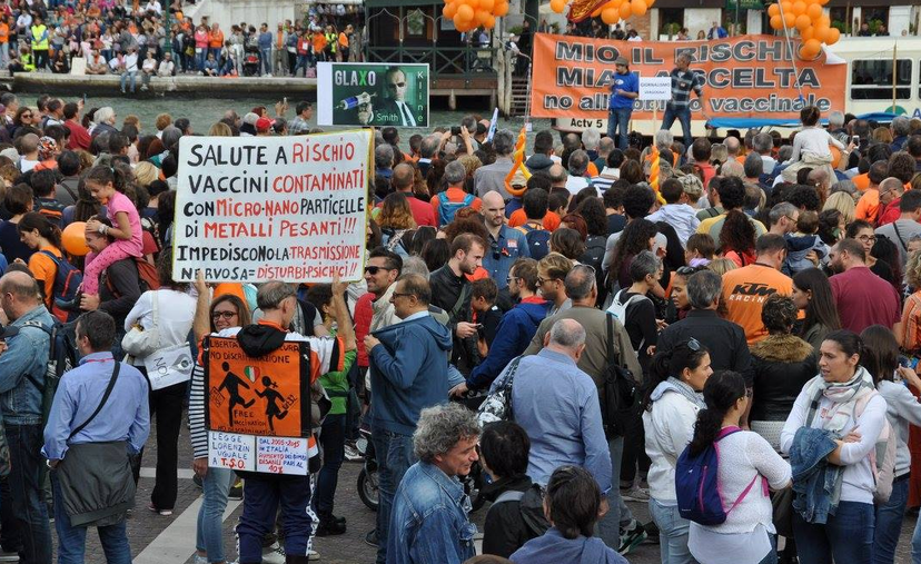 La manifestazione degli antivax a Venezia article-post