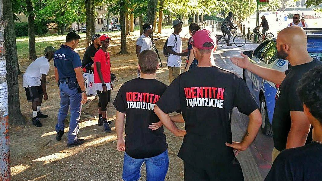 Forza nuova cerca ultras, tassisti e pugili per le sue ronde anti-immigrati article-post