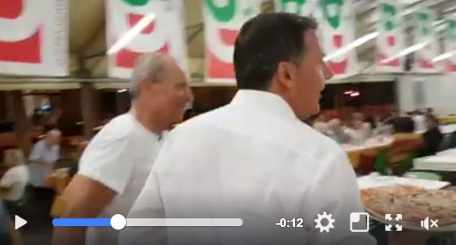 Matteo Renzi che serve la pizza a Rignano article-post