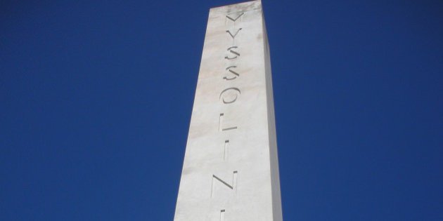 mussolini dux obelisco