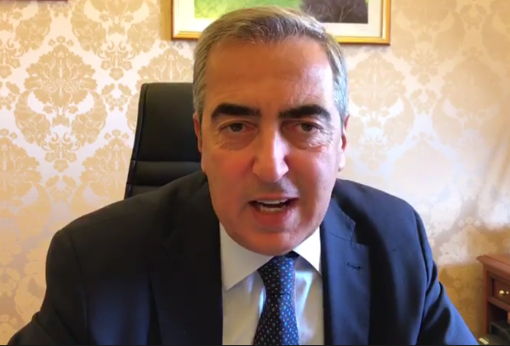 Maurizio Gasparri va in pensione (dopo 9 anni di lavoro su 37)