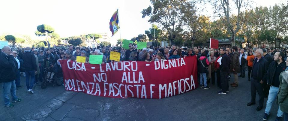 Alla manifestazione di Ostia i militanti 5 stelle gridano "Fate schifo" ai giornalisti article-post