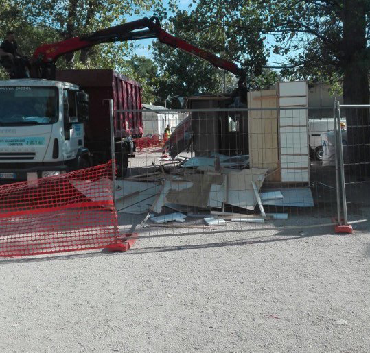 Lo sgombero silenzioso del Camping River grida vergogna preview