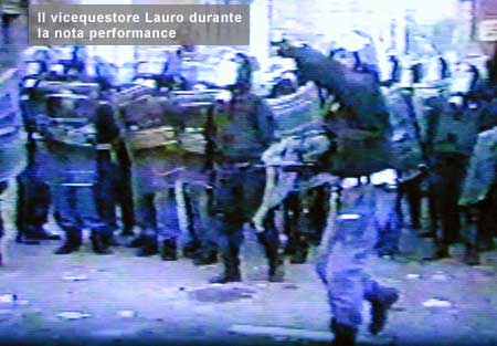 Adriano Lauro: promosso il poliziotto che lanciava sassi ai manifestanti a Genova article-post