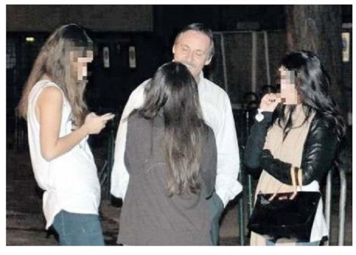 Massimo De Angelis: il professore arrestato per violenza sessuale in classe article-post