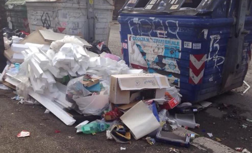 Roma, l’emergenza monnezza più pazza del mondo article-post