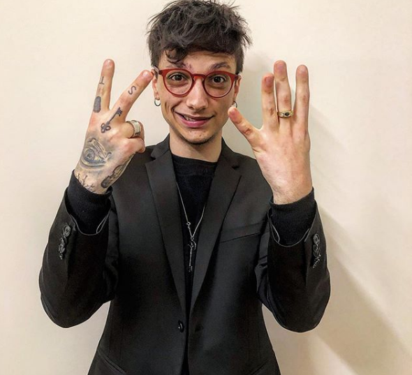 Quelli che credono che Ultimo e Fabrizio Moro siano degli Illuminati article-post