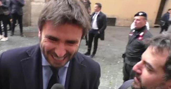 «Di Battista difende la Carta? Prima almeno la legga» article-post