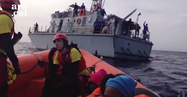 proactiva open arms emergenza mediterrano motovedetta libica 648 - 10