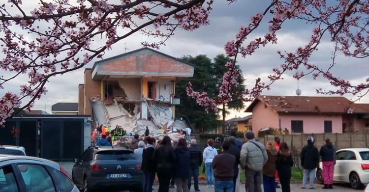 rescaldina milano palazzina