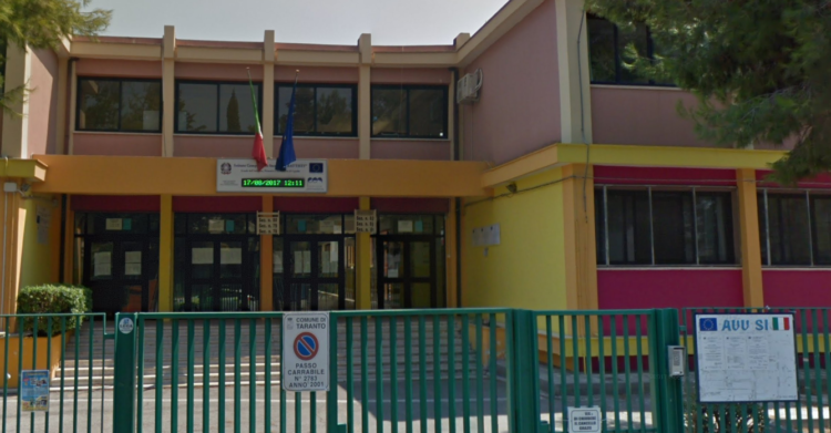 byoblu claudio messora allarme vaccini in classe taranto furgone bianco asl - 5