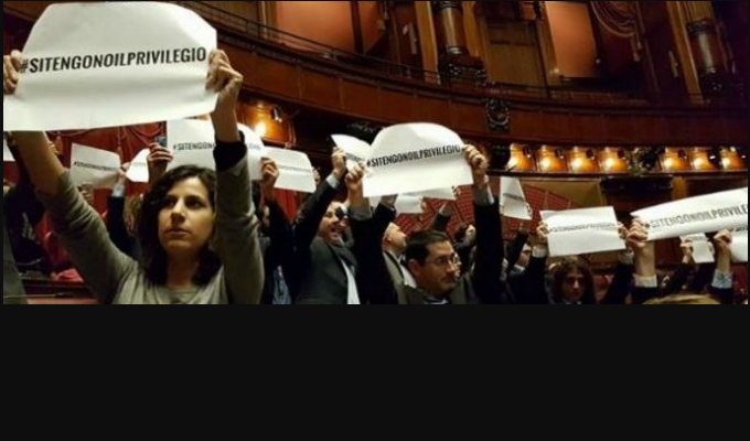Abolire i vitalizi potrebbe costare 30 milioni di euro article-post