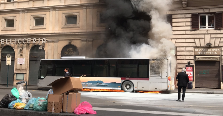 flambus autobus esploso roma perché - 2