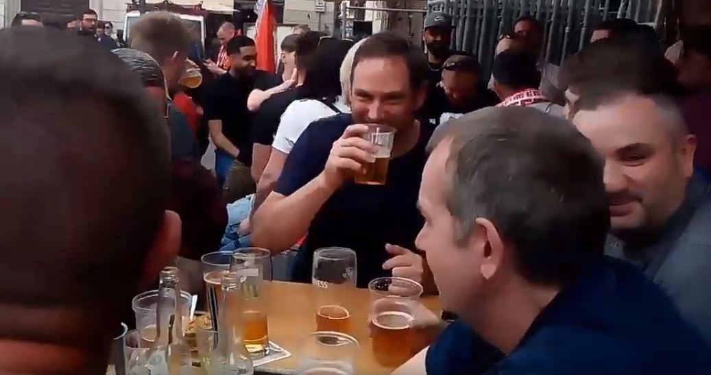 Come i tifosi del Liverpool “rispettano” il divieto di vendita di alcol a Roma article-post