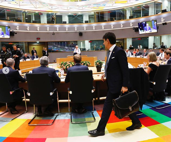 La storia di Giuseppe Conte “professore di legge” preso in giro al Consiglio Europeo article-post