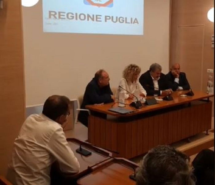 La meravigliosa lite tra Barbara Lezzi e Michele Emiliano sul TAP preview