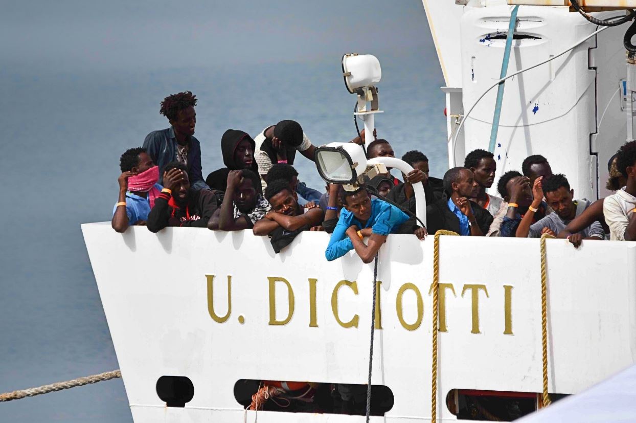 diciotti vos thalassa migranti trapani sbarco salvini - 1