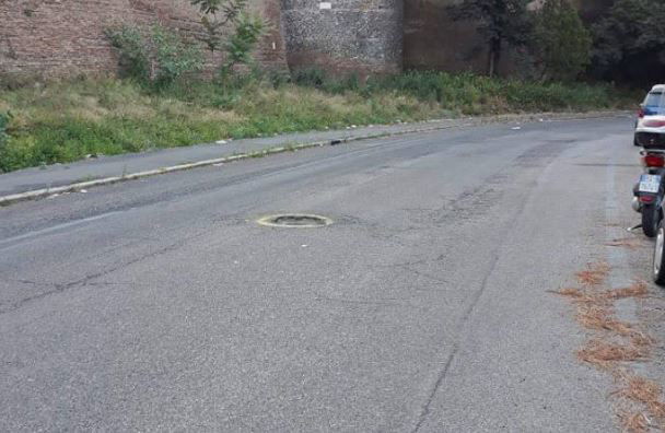 Così il Comune di Roma “copre” la buca dove è morta una persona article-post