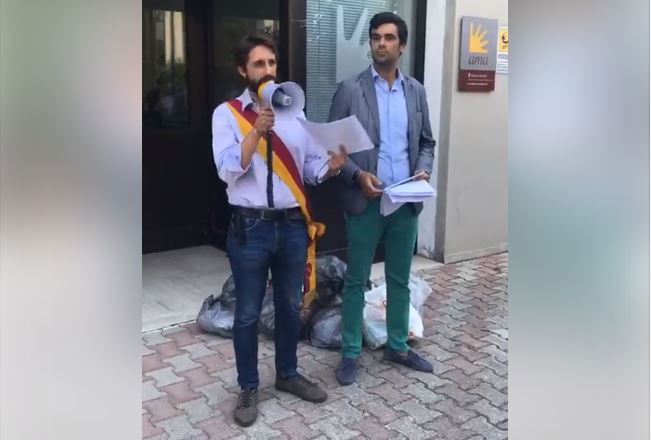 Amedeo Ciaccheri e i rifiuti di Garbatella scaricati davanti all’AMA article-post