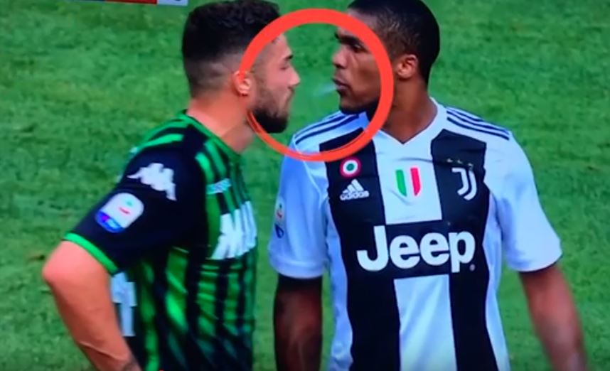 Cosa ha detto Di Francesco a Douglas Costa prima dello sputo? article-post
