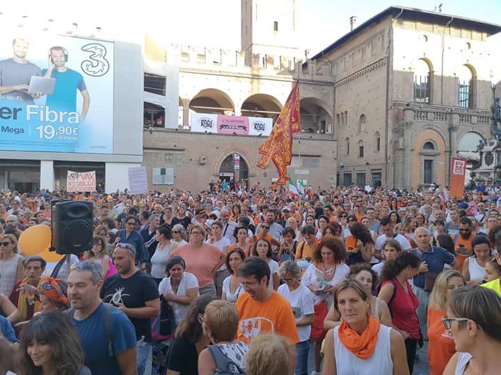 La manifestazione per la “libertà di scelta” sulle vaccinazioni a Bologna article-post